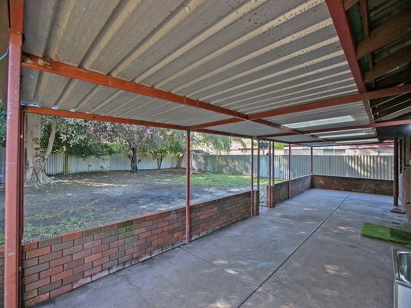 6 Redross Court, Armadale WA 6112