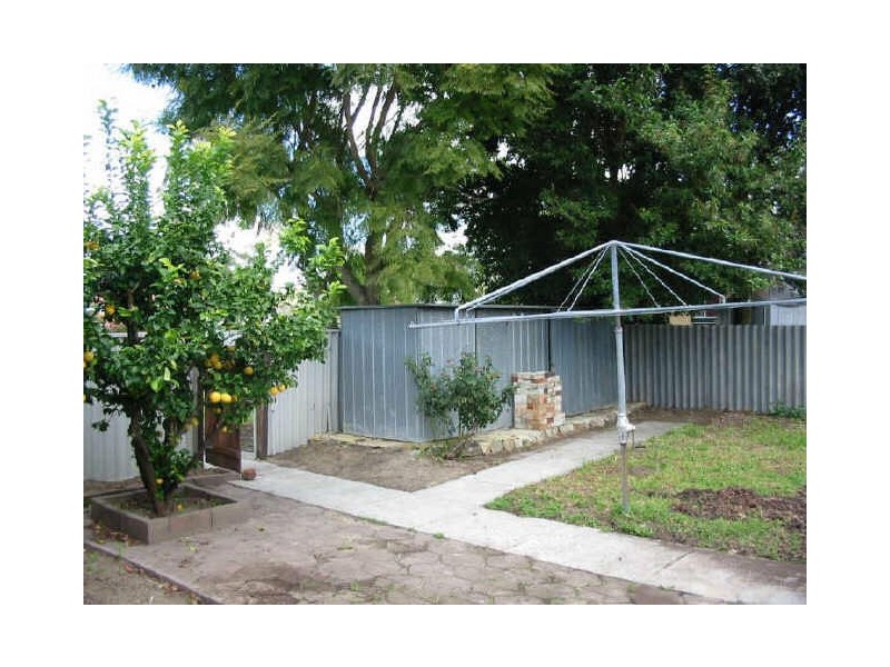 27 Gladstone Road, Armadale WA 6112