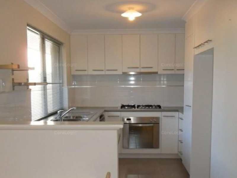 2/5 Cabra Avenue, Seville Grove WA 6112