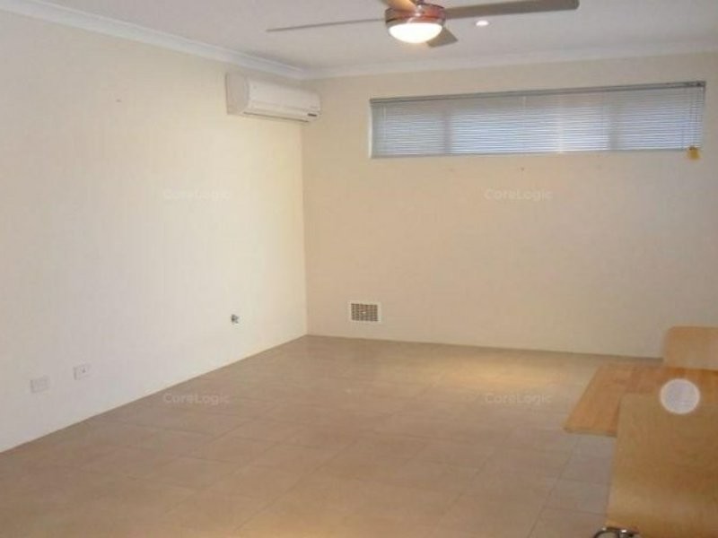 2/5 Cabra Avenue, Seville Grove WA 6112