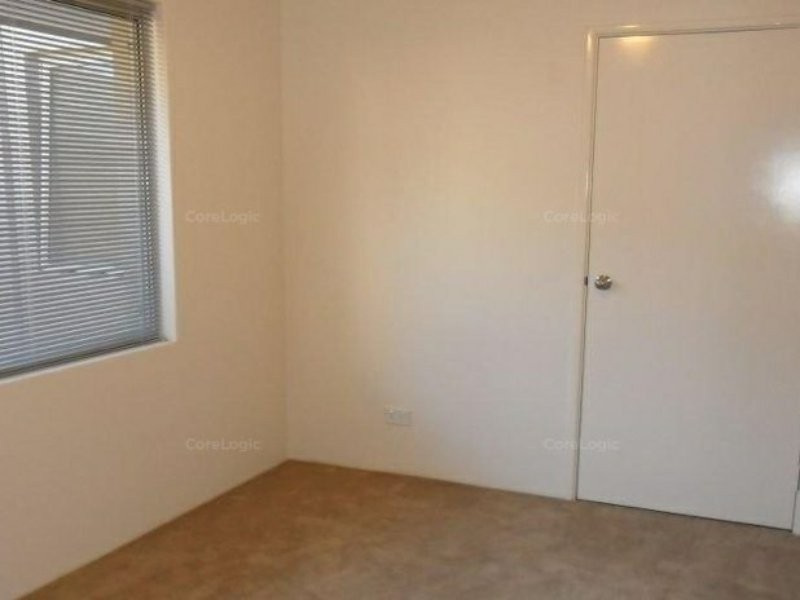 2/5 Cabra Avenue, Seville Grove WA 6112