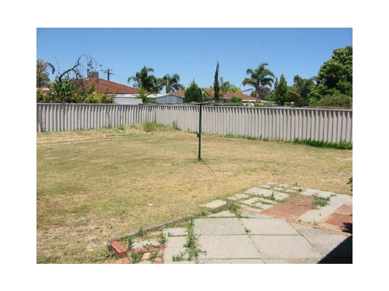 112 Strawberry Drive, Seville Grove WA 6112