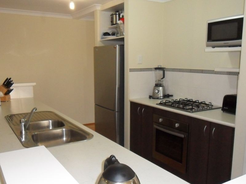 6 Versailles Parkway, Aubin Grove WA 6164