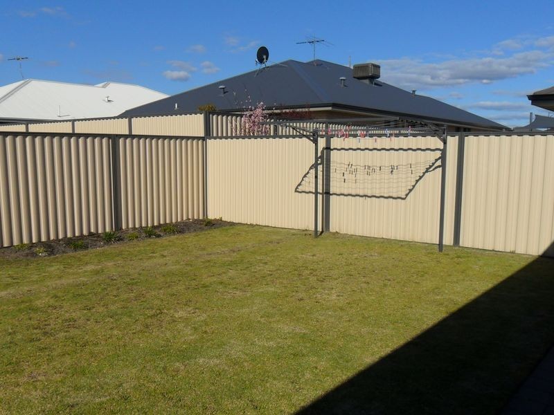 6 Versailles Parkway, Aubin Grove WA 6164