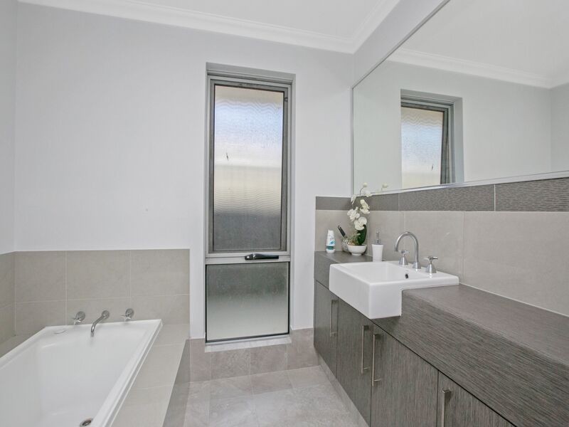 20 Beukers Way, Piara Waters WA 6112