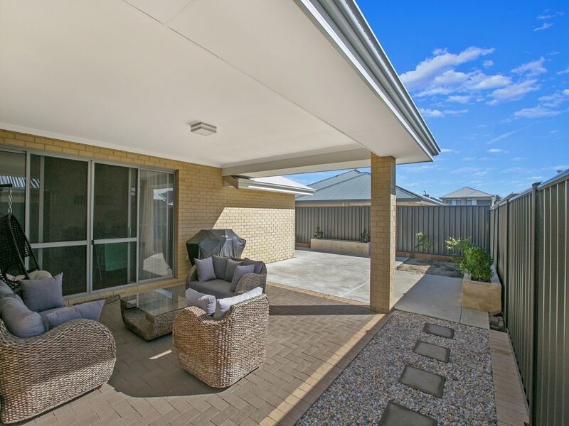20 Beukers Way, Piara Waters WA 6112