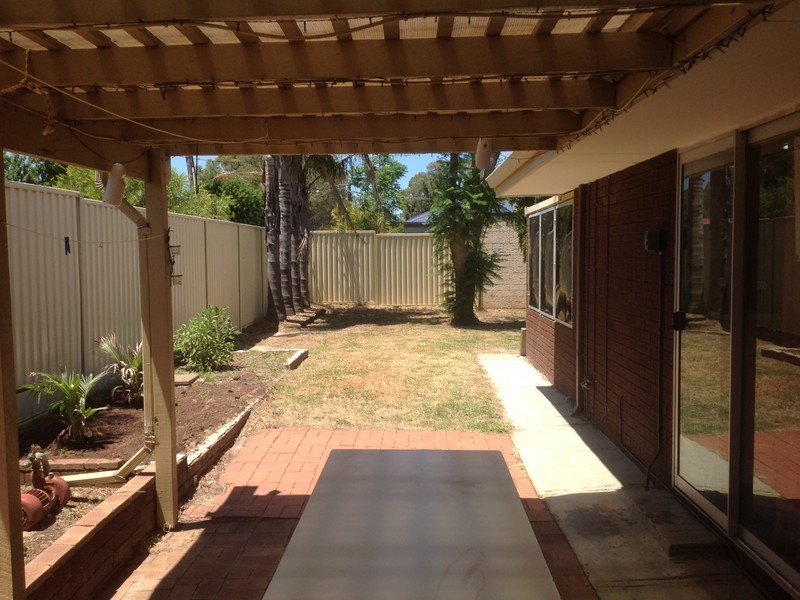 2 Robin Court, Armadale WA 6112