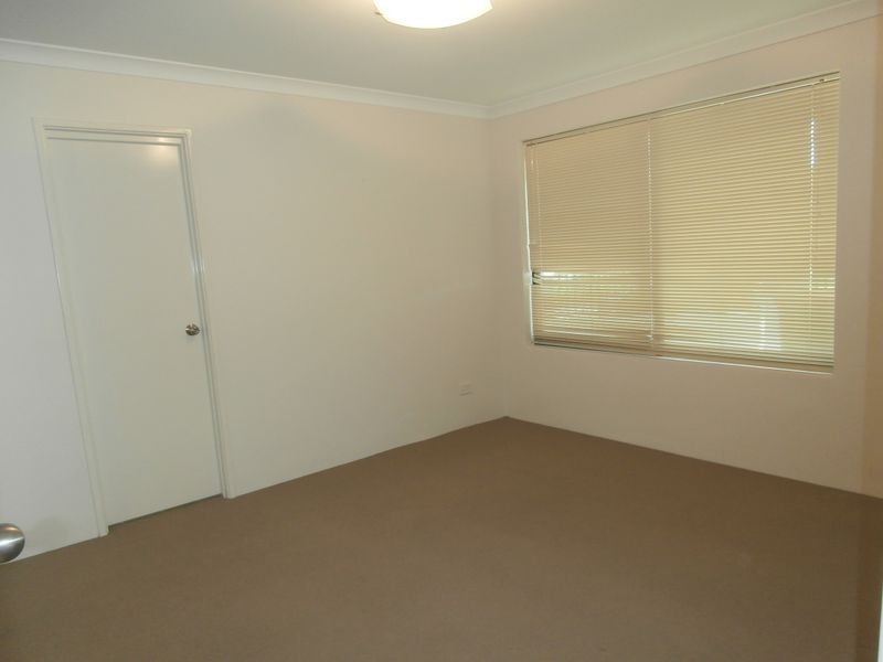 1/18 Mountain View, Kelmscott WA 6111