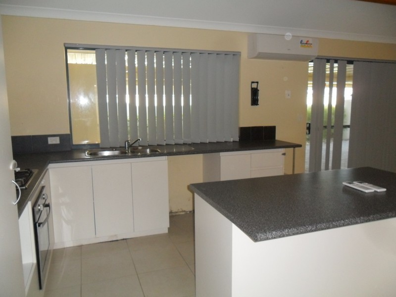 117 Seville Drive, Seville Grove WA 6112