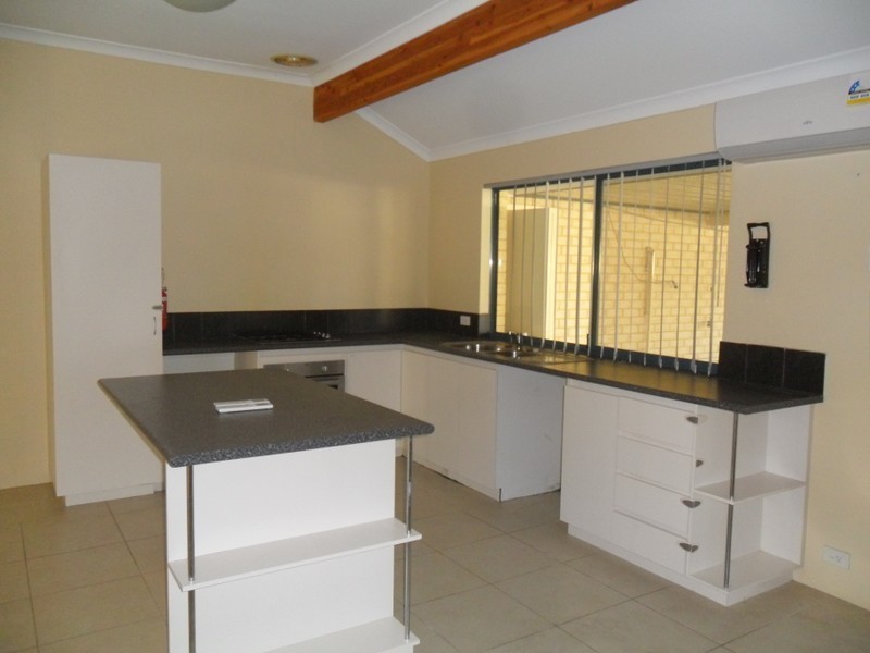 117 Seville Drive, Seville Grove WA 6112