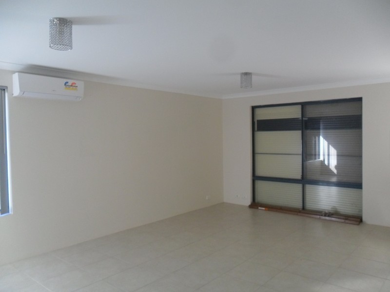 117 Seville Drive, Seville Grove WA 6112