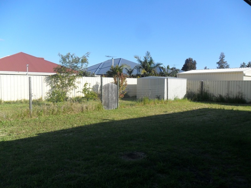 117 Seville Drive, Seville Grove WA 6112