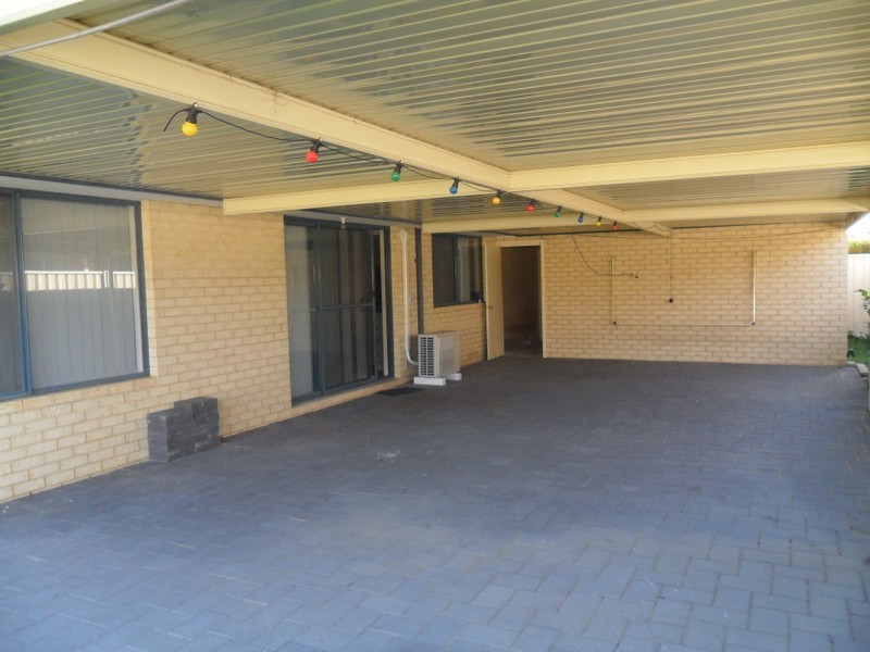 117 Seville Drive, Seville Grove WA 6112