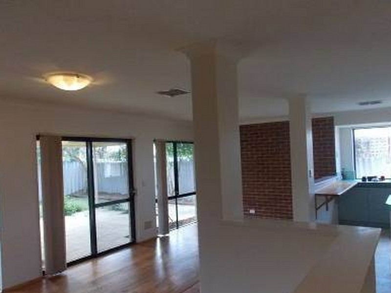 34 Reveley Close, Seville Grove WA 6112