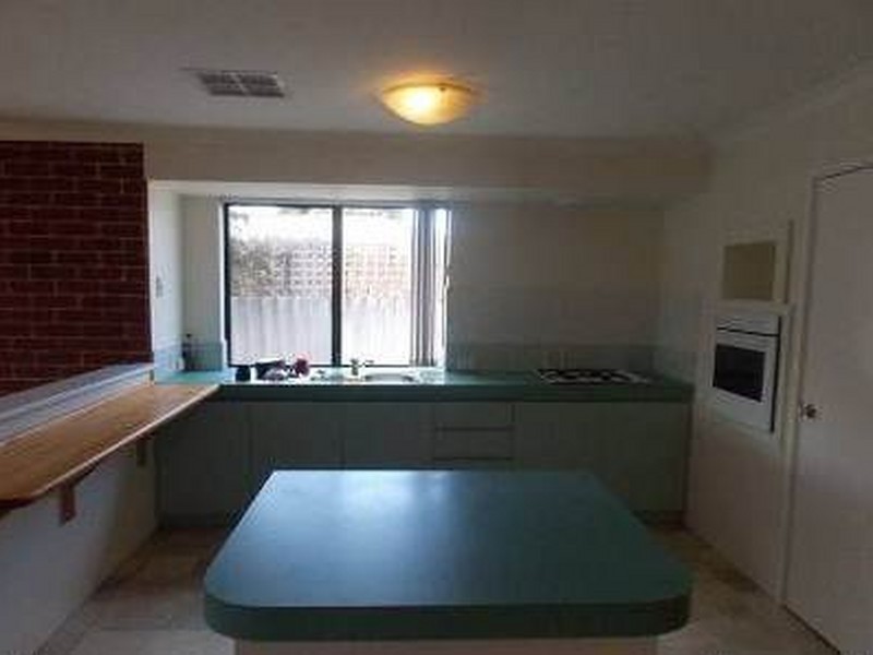 34 Reveley Close, Seville Grove WA 6112