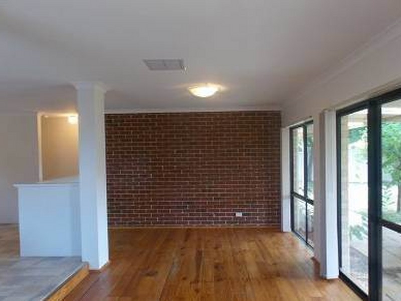 34 Reveley Close, Seville Grove WA 6112