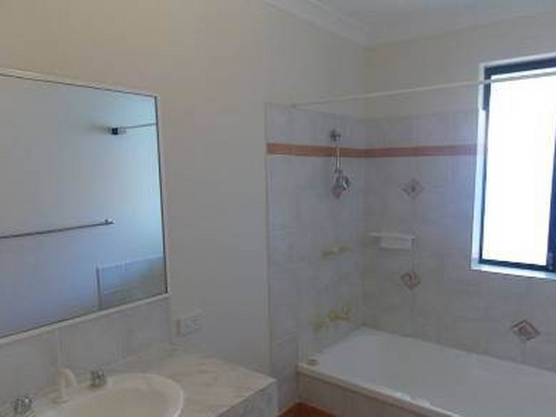 34 Reveley Close, Seville Grove WA 6112