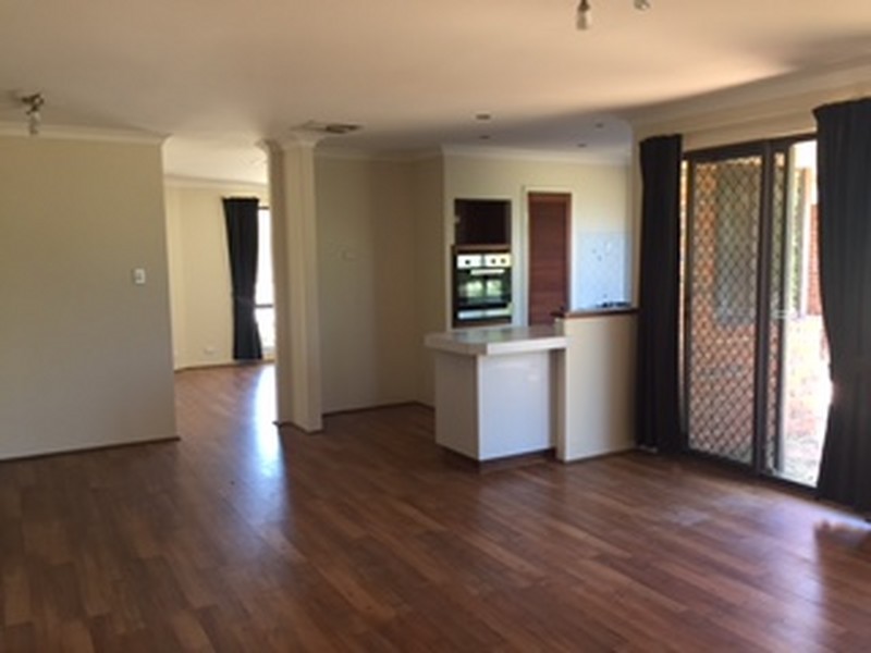 10 Symes Close, Seville Grove WA 6112