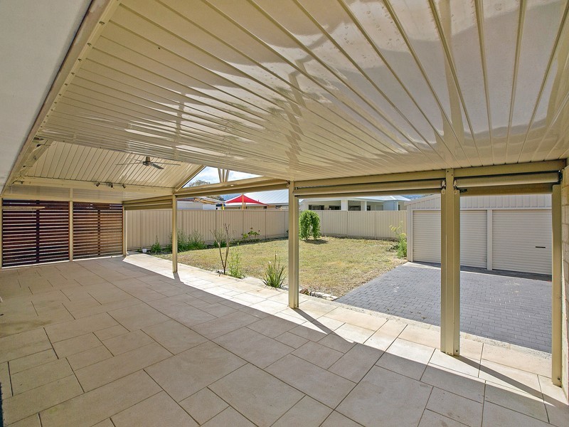 4 Farmer Avenue, Brookdale WA 6112