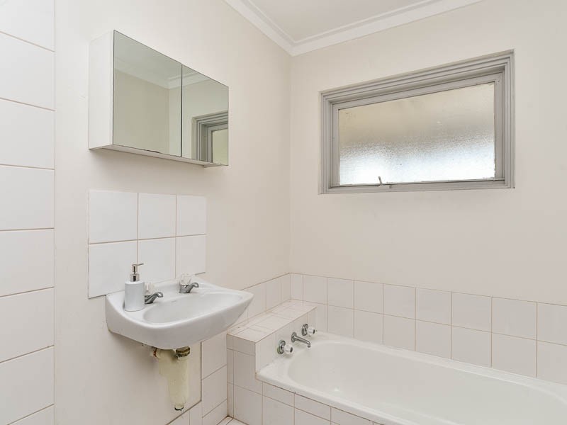 5 Kari Court, Camillo WA 6111