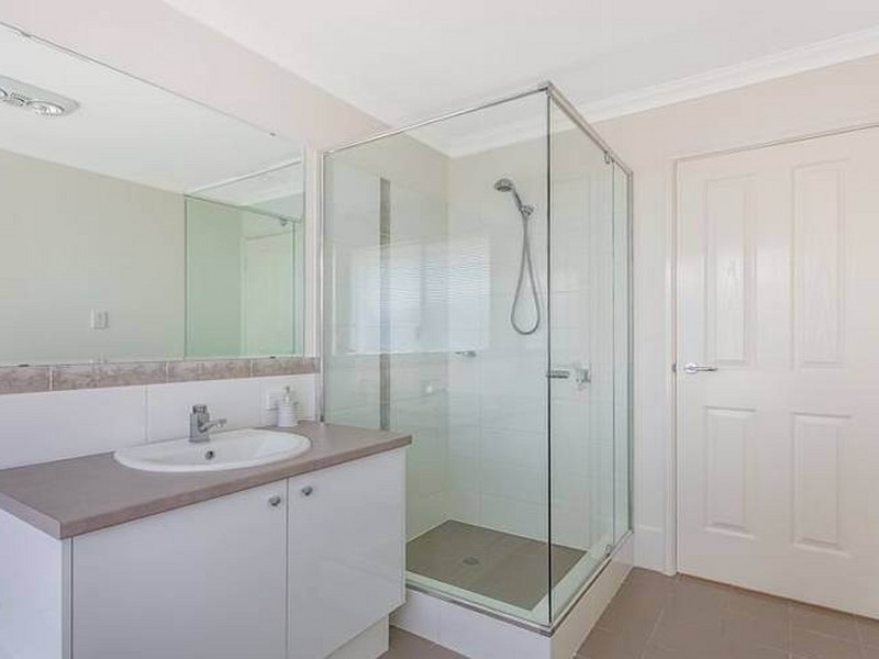 8 Hazewinkel Gardens, Champion Lakes WA 6111