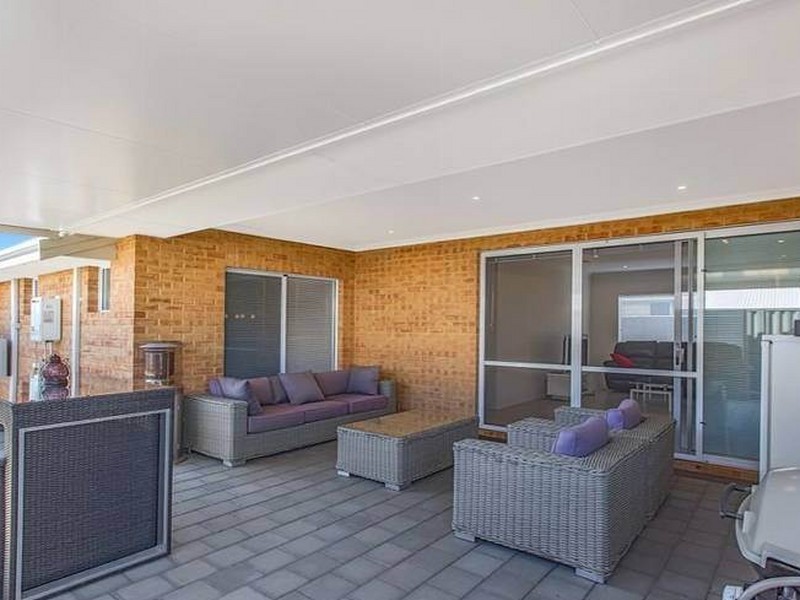 8 Hazewinkel Gardens, Champion Lakes WA 6111