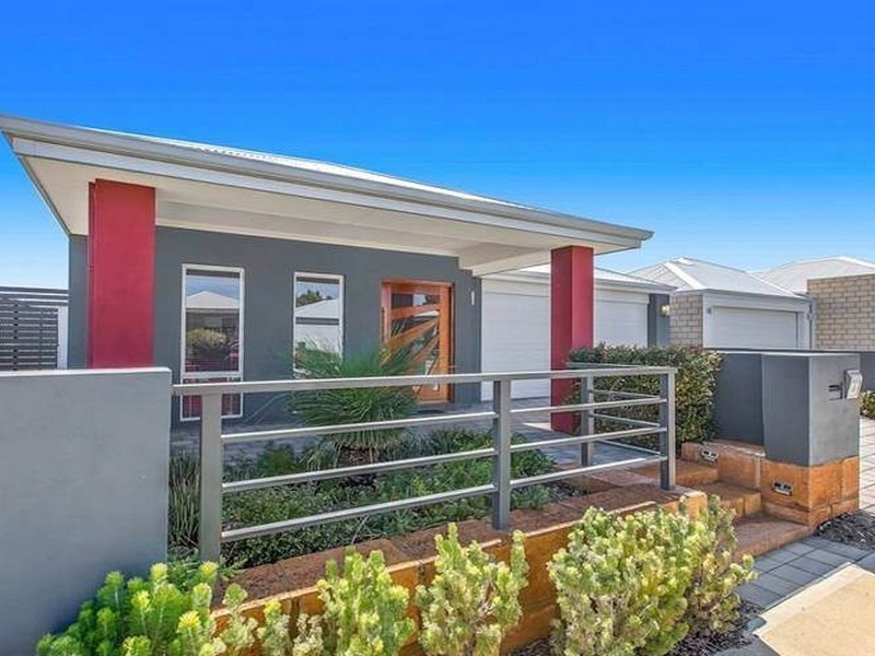 8 Hazewinkel Gardens, Champion Lakes WA 6111