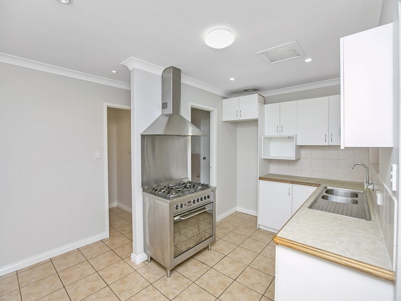 8 Redross Court, Armadale WA 6112