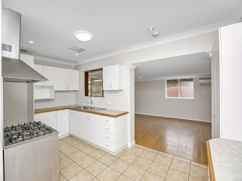 8 Redross Court, Armadale WA 6112