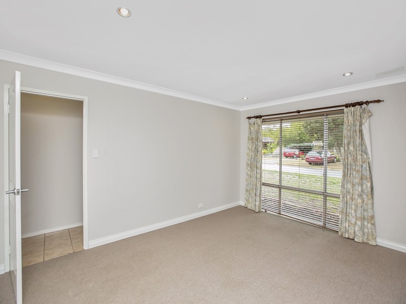 8 Redross Court, Armadale WA 6112