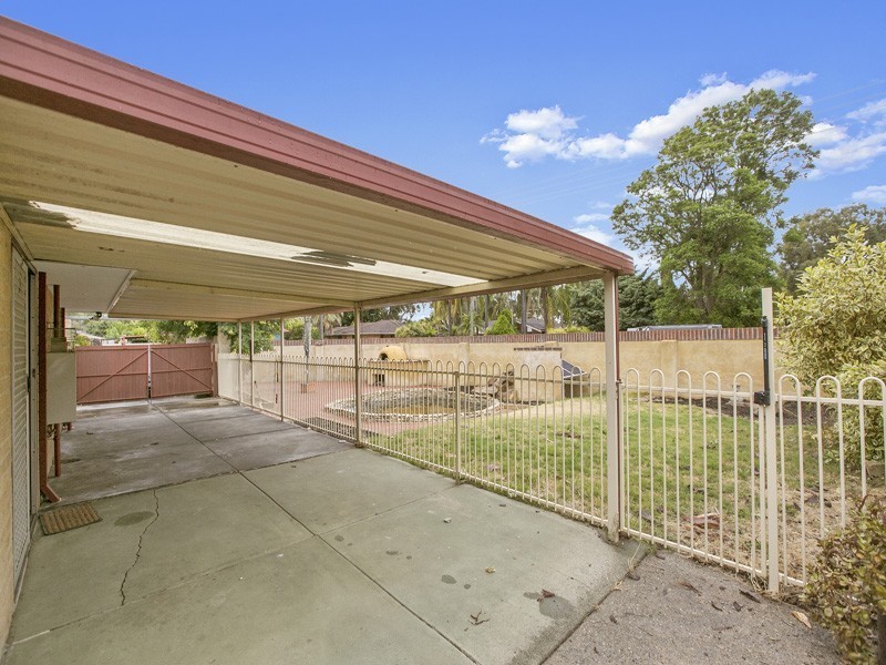 8 Redross Court, Armadale WA 6112