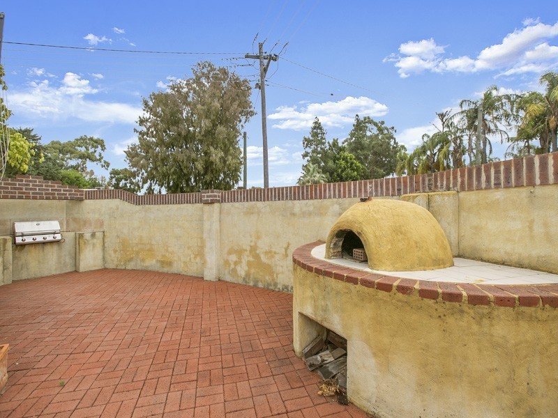 8 Redross Court, Armadale WA 6112