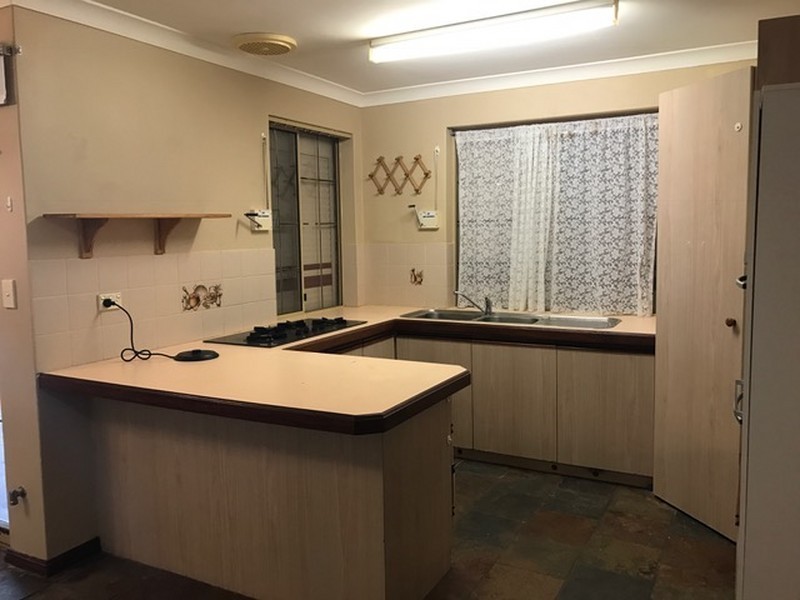 2 Bell court, Armadale WA 6112