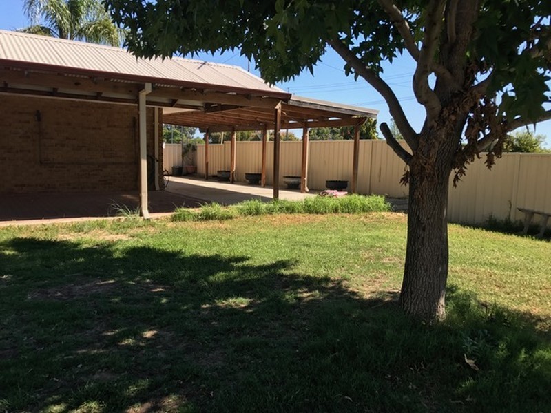2 Bell court, Armadale WA 6112