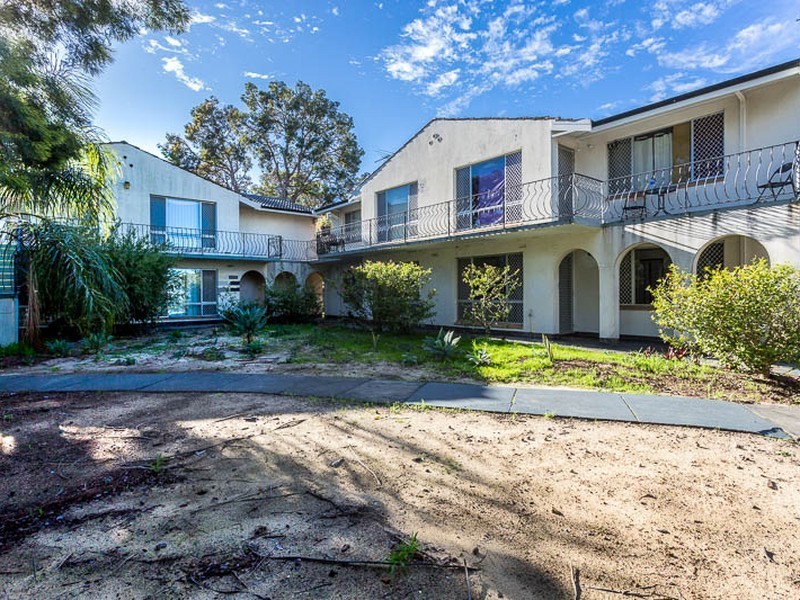 Unit 4/5 Fourth Road, Armadale WA 6112