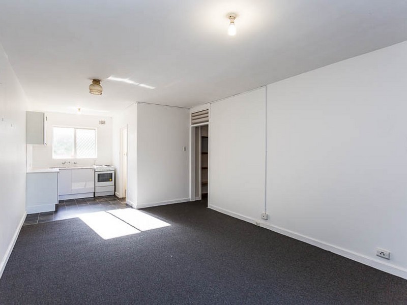 Unit 4/5 Fourth Road, Armadale WA 6112