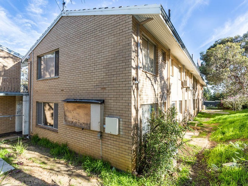 Unit 4/5 Fourth Road, Armadale WA 6112