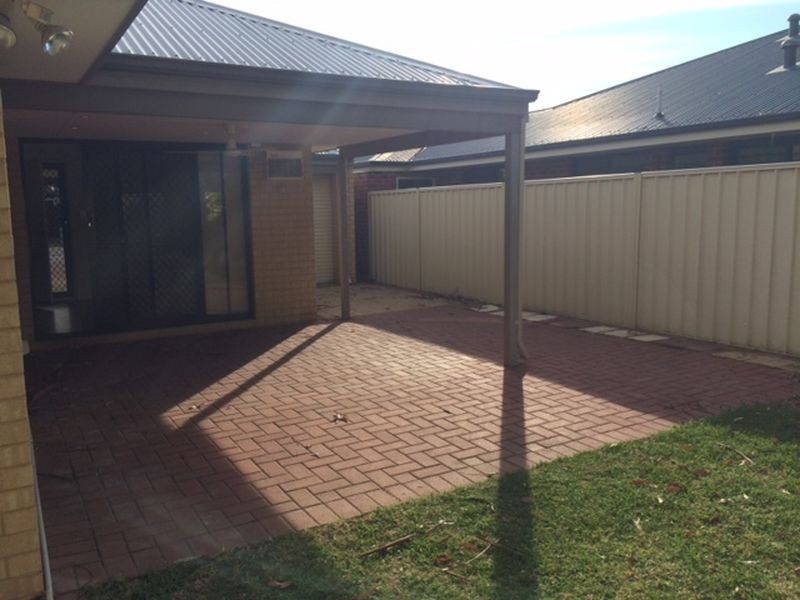 18 Milano Loop, Seville Grove WA 6112