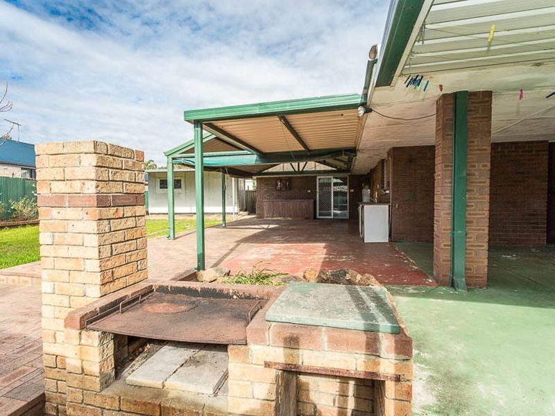 4 Cobham Way, Camillo WA 6111