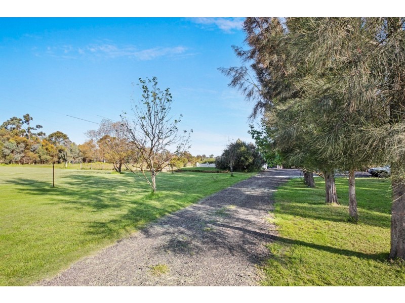 170 Country Drive, Oakford WA 6121