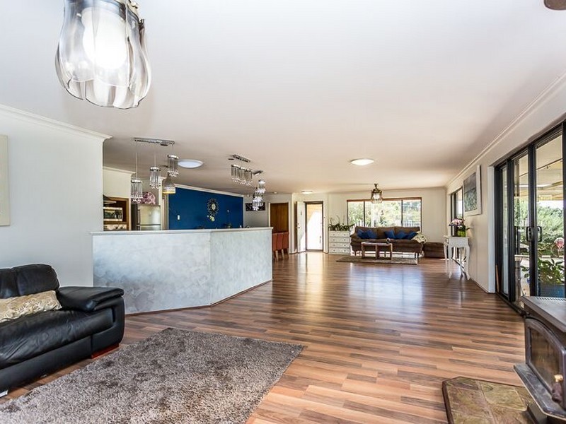170 Country Drive, Oakford WA 6121