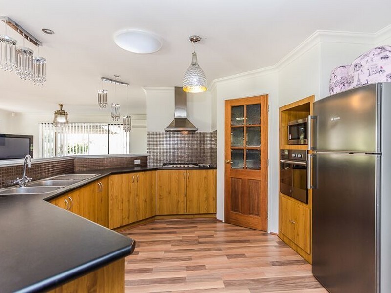 170 Country Drive, Oakford WA 6121