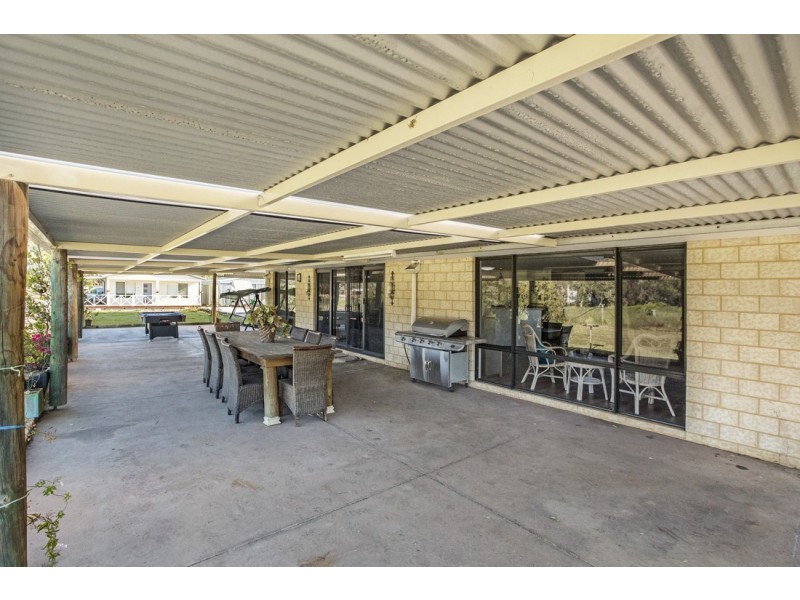 170 Country Drive, Oakford WA 6121