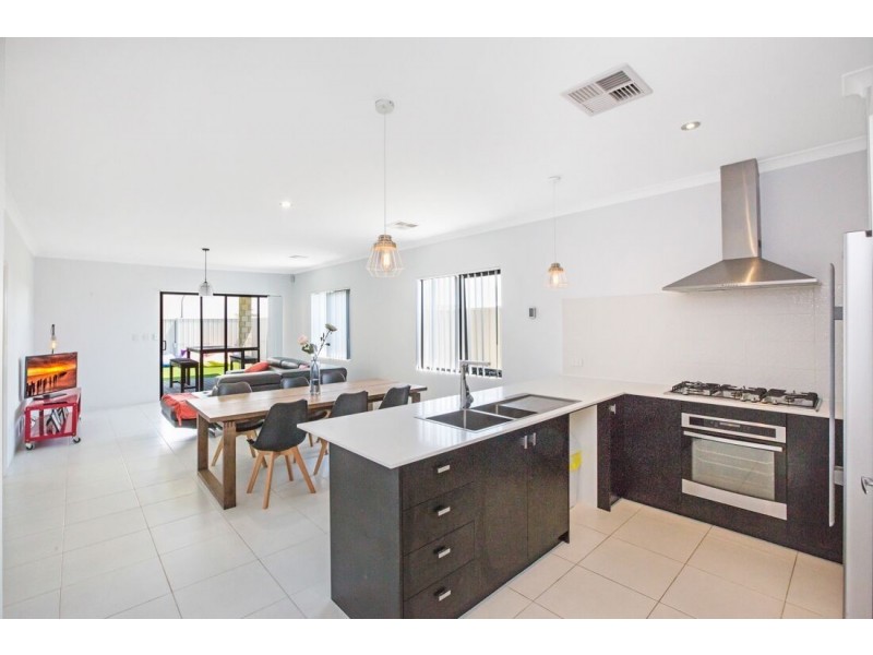 47 Manhattan Concourse, Hilbert WA 6112