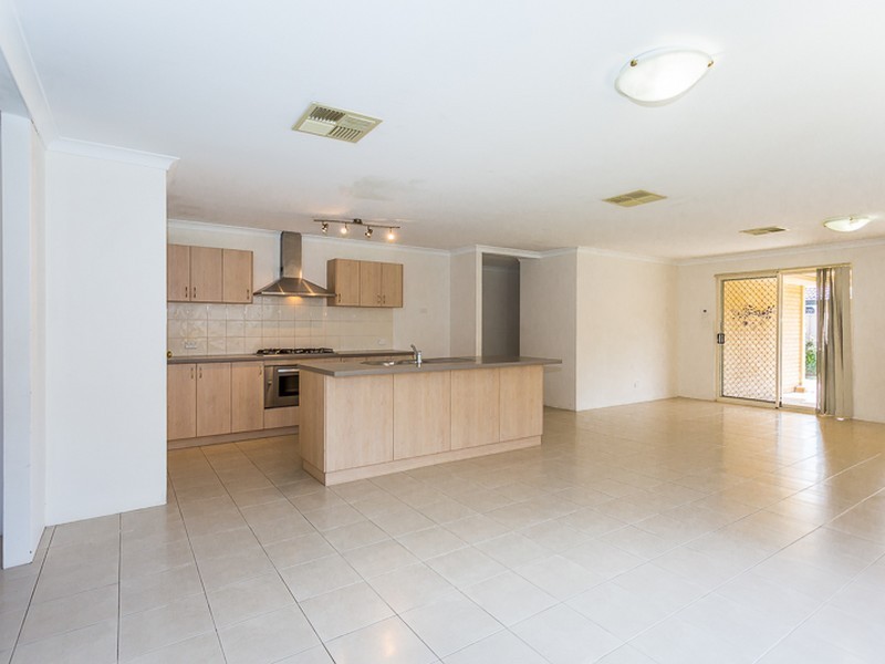 53 Chiltern Avenue, Brookdale WA 6112