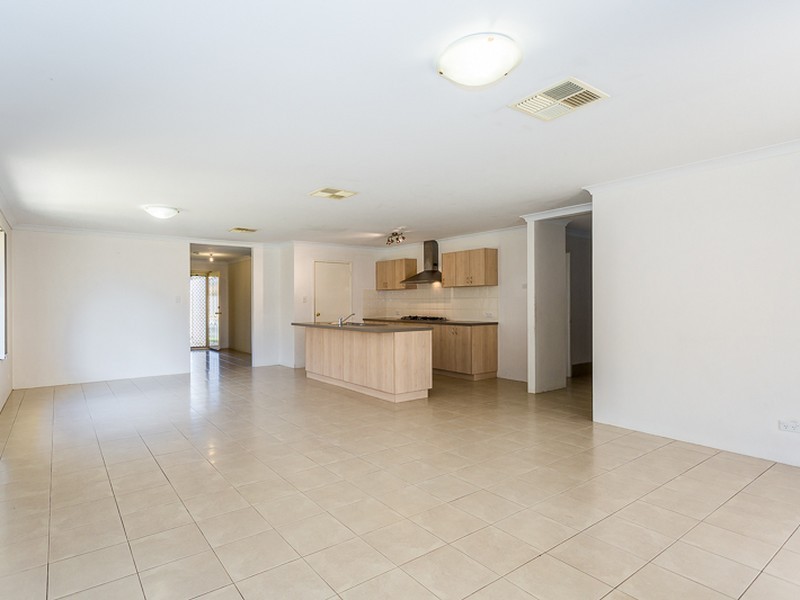 53 Chiltern Avenue, Brookdale WA 6112