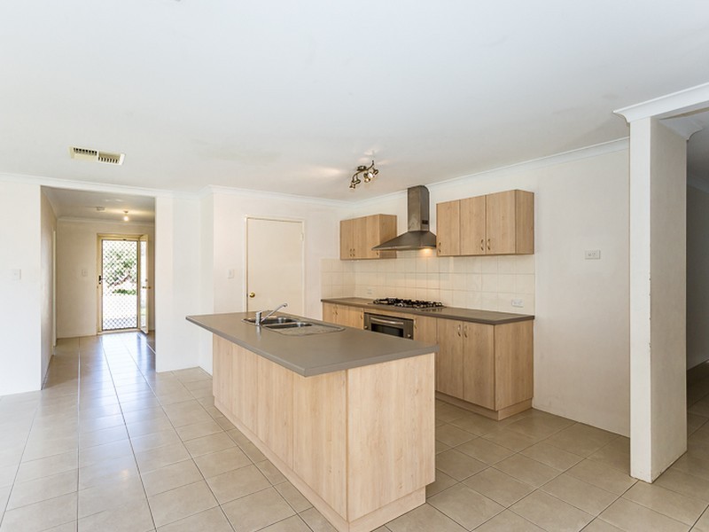 53 Chiltern Avenue, Brookdale WA 6112