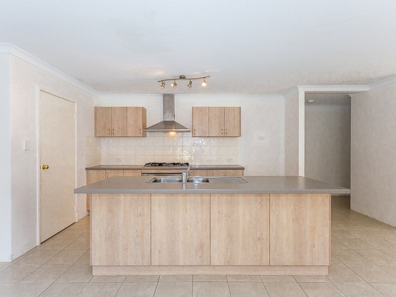 53 Chiltern Avenue, Brookdale WA 6112