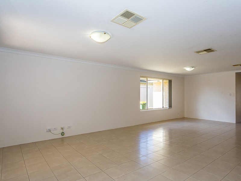 53 Chiltern Avenue, Brookdale WA 6112