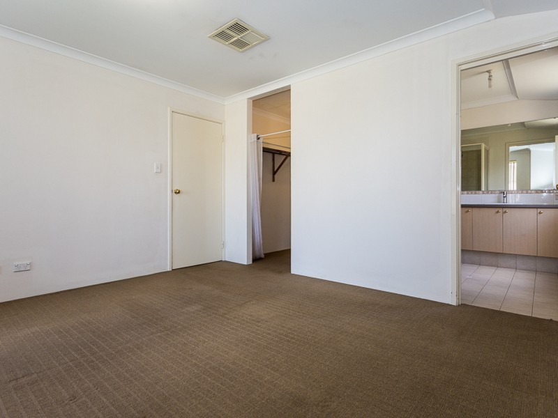 53 Chiltern Avenue, Brookdale WA 6112